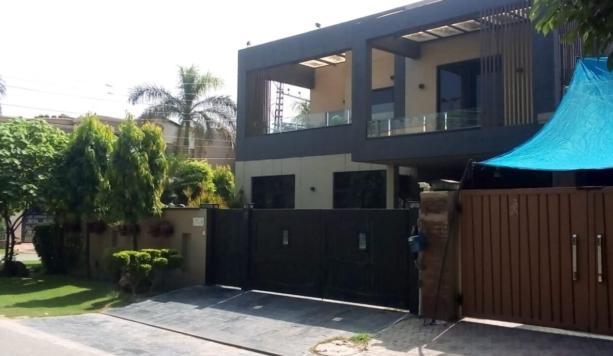 WhatsApp Image 2025-12-02 at 18.13.36