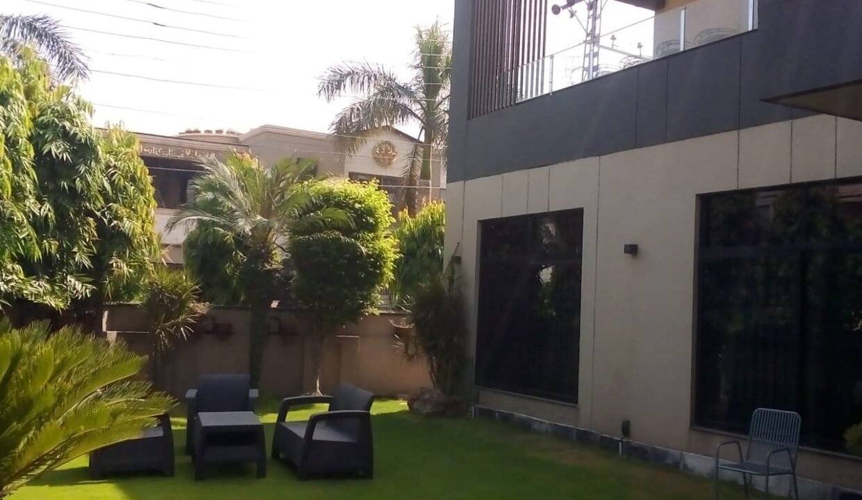 WhatsApp Image 2025-12-02 at 18.13.37 (1)