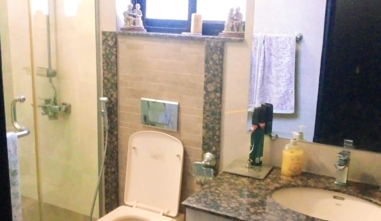 WhatsApp Image 2025-12-02 at 18.13.42 (1)