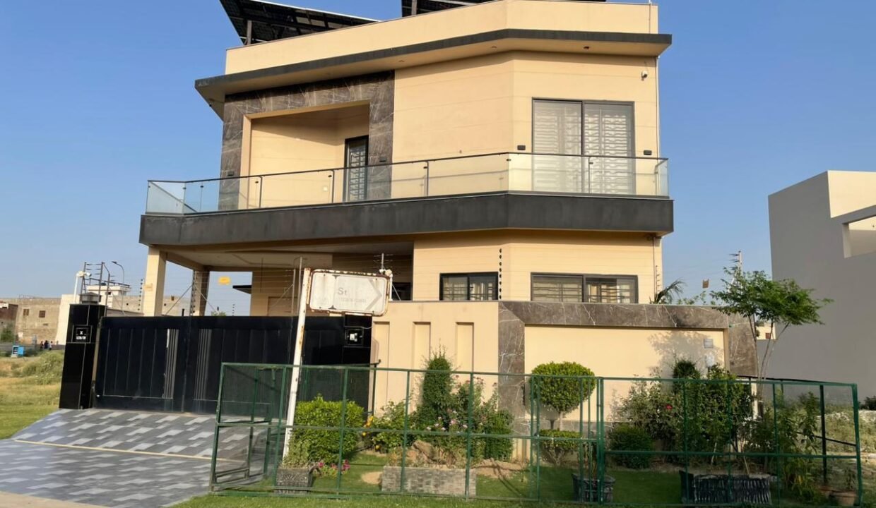 PROPER DHA PHASE 8 (X-BLOCK) — 10 MARLA MODERN HOUSE FOR SALE